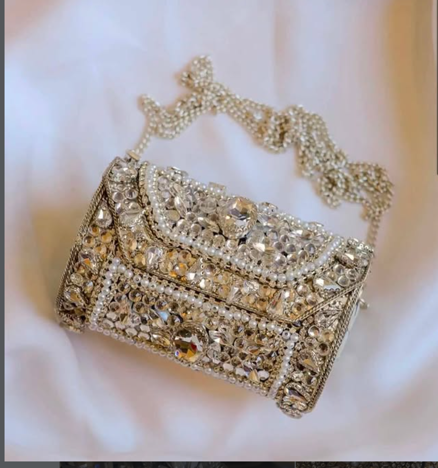 The Sara clutch
